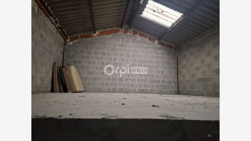 A louer local commercial 80m² axe passant de Brive