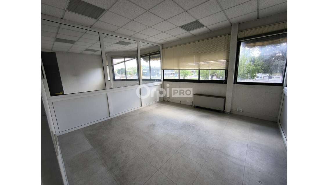 BUREAUX 300 m²