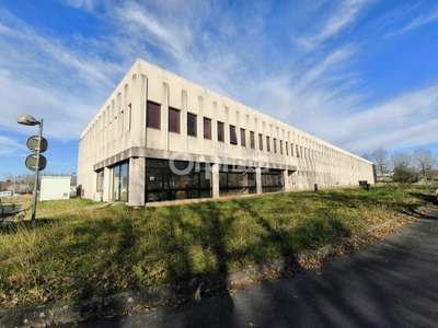9 800 m² de locaux professionnels
