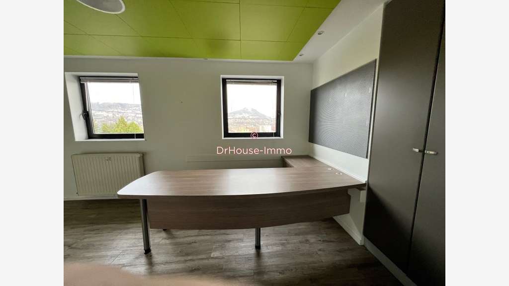 À louer bureaux de 592m² à Brives-Charensac