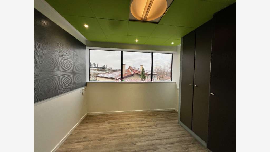 À louer bureaux de 592m² à Brives-Charensac