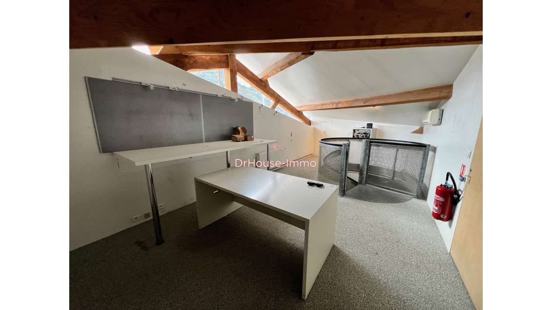 À louer bureaux de 592m² à Brives-Charensac