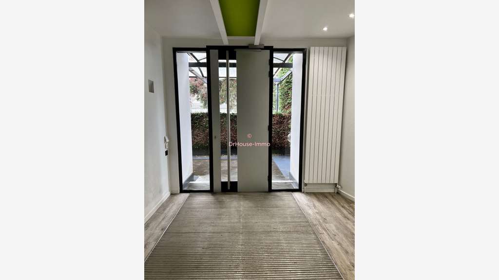 À louer bureaux de 592m² à Brives-Charensac
