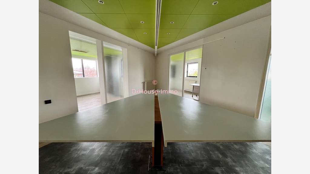 À louer bureaux de 592m² à Brives-Charensac