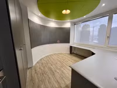 À louer bureaux de 592m² à Brives-Charensac