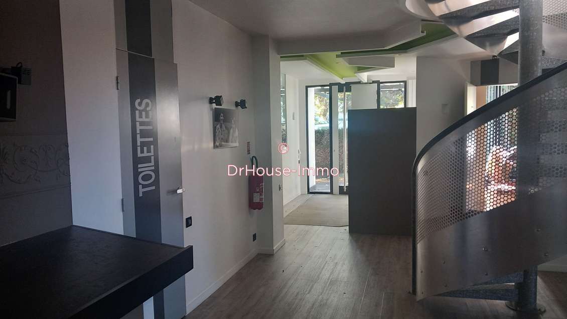 À louer bureaux de 592m² à Brives-Charensac