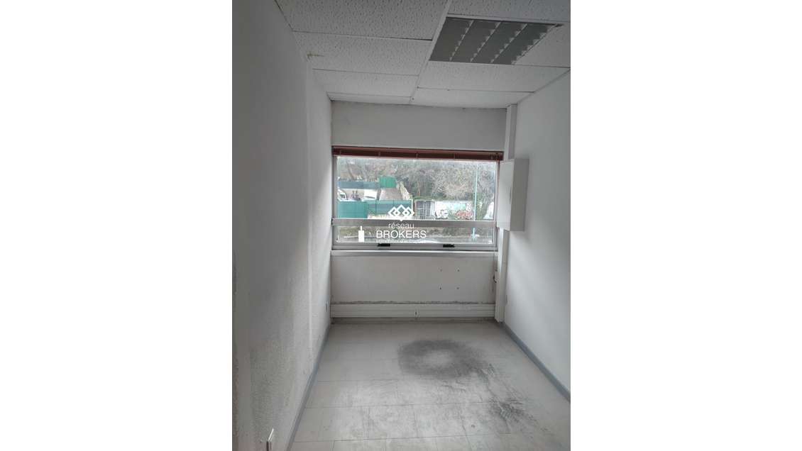 Bureaux 18m² R+1 à louer ZI Carros