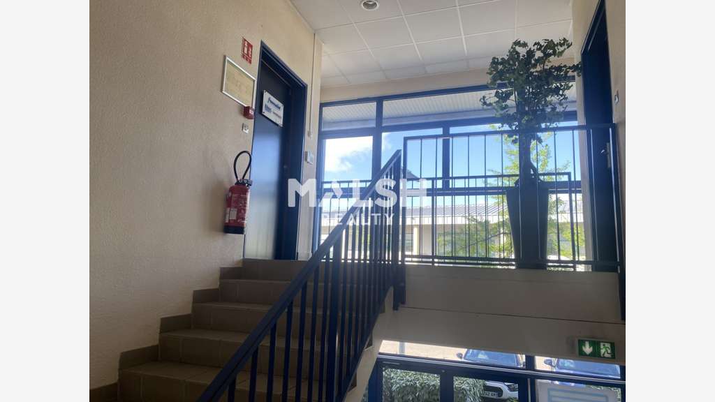 Bureaux à louer 214m² à Bron
