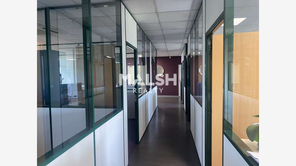 Bureaux à louer 214m² à Bron