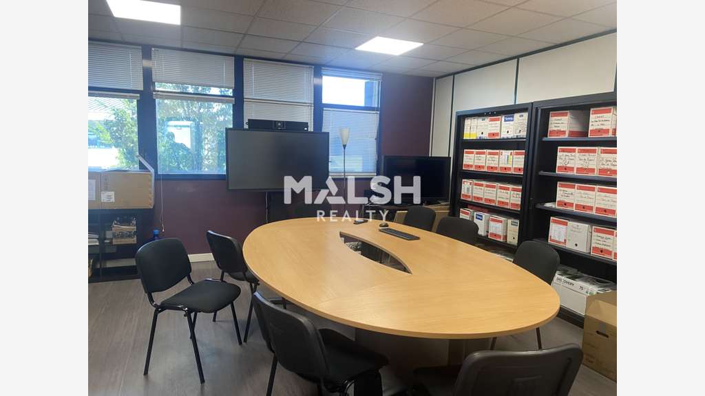 Bureaux à louer 214m² à Bron