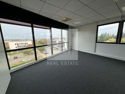 Loue bureaux de 165m² en R+1 à Bourgoin Jallieu