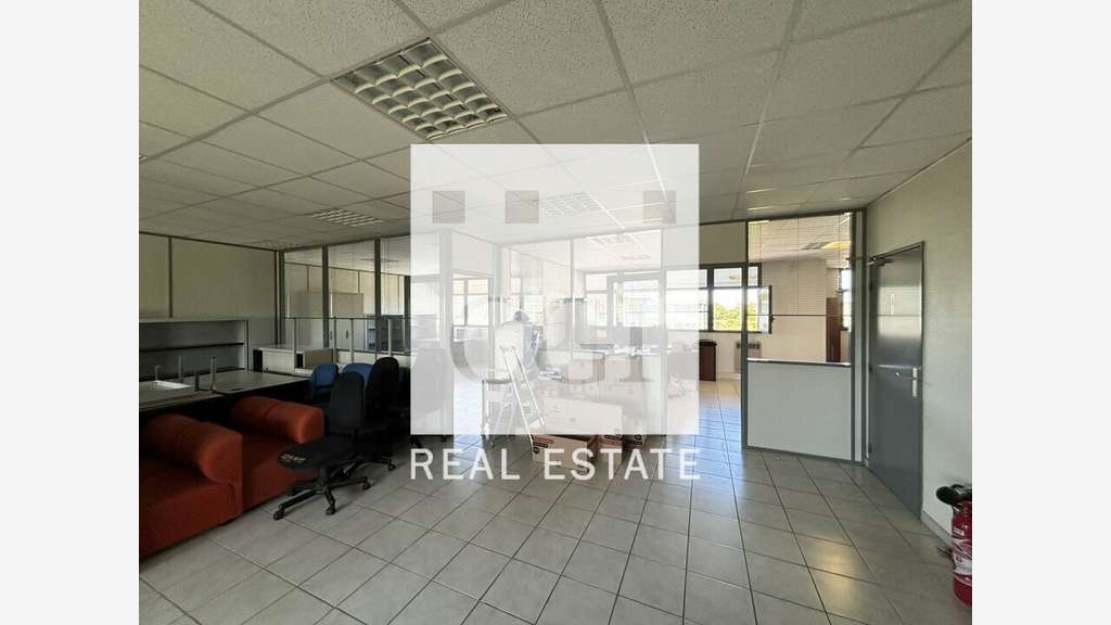 Loue bureaux de 165m² en R+1 à Bourgoin Jallieu