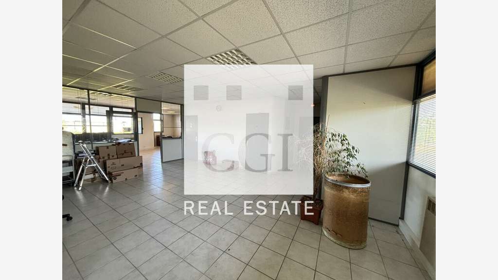 Loue bureaux de 165m² en R+1 à Bourgoin Jallieu
