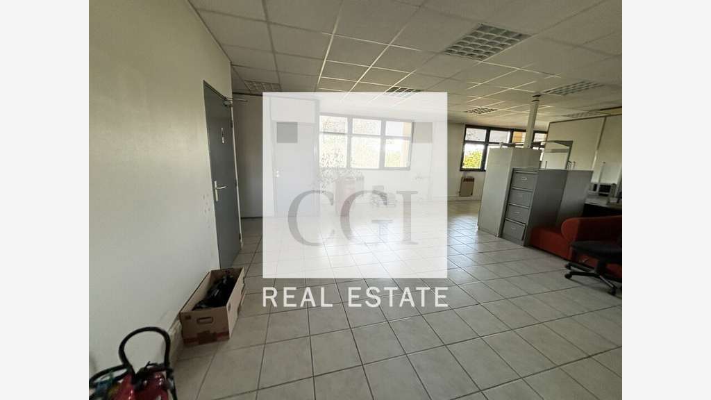 Loue bureaux de 165m² en R+1 à Bourgoin Jallieu