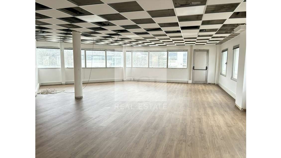 A louer bureaux de 128m² à Bron