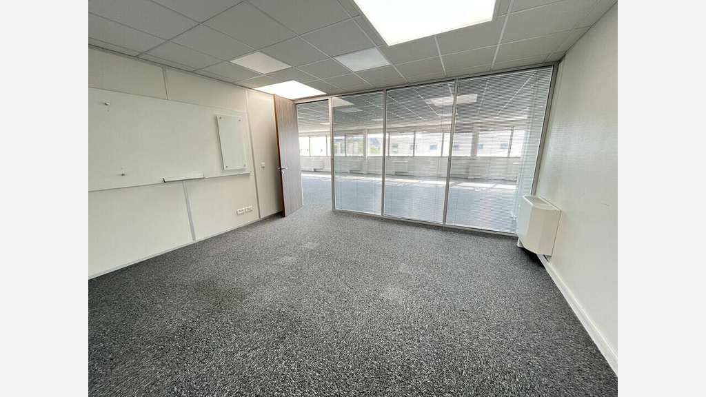 A louer bureaux 192m² R+1 à Bron