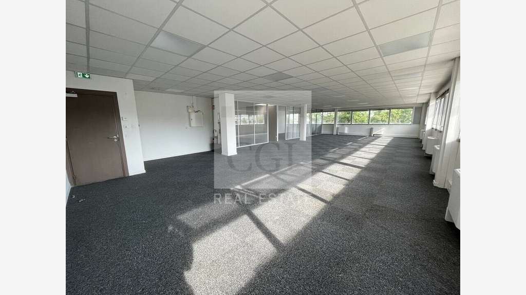 A louer bureaux 192m² R+1 à Bron