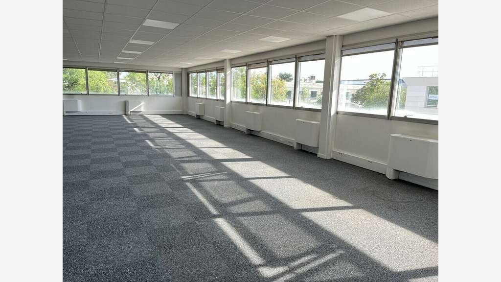 A louer bureaux 192m² R+1 à Bron