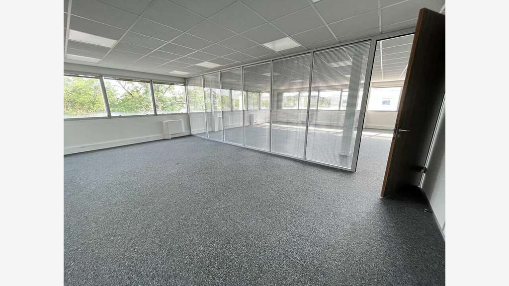A louer bureaux 192m² R+1 à Bron