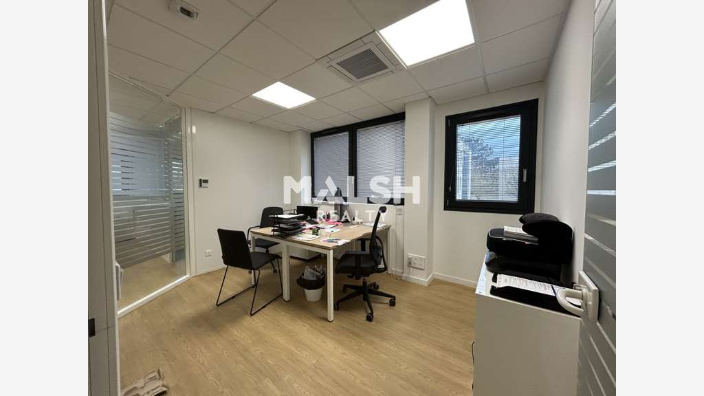 Bureaux 47m² en très bon état à louer à Bron A63