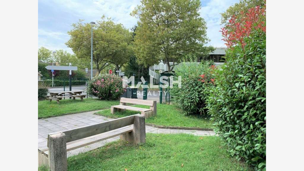 Bureaux 47m² en très bon état à louer à Bron A63
