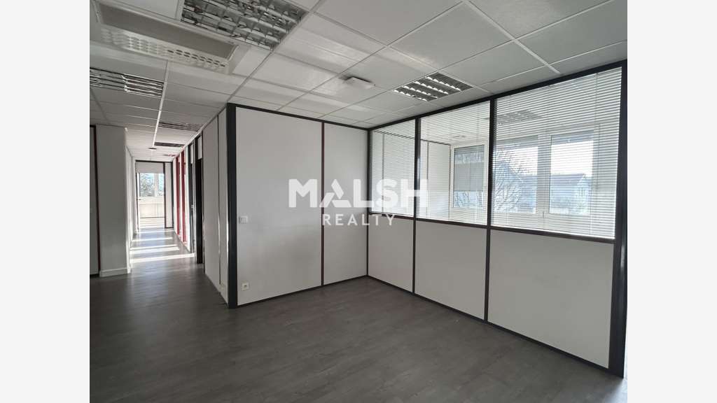 Bureaux 414m² divisibles à louer à Bron
