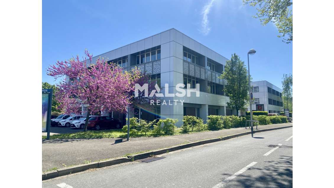 Bureaux 414m² divisibles à louer à Bron