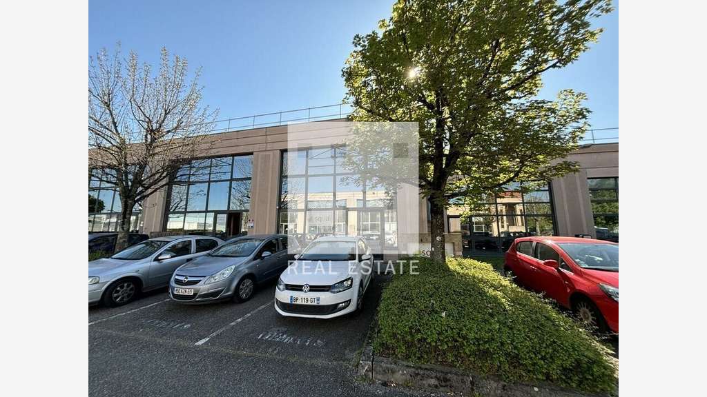 A louer bureaux lumineux 142m² Bron Parc du Chêne