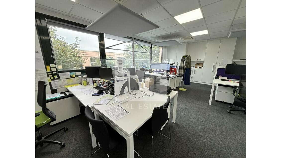 A louer bureaux lumineux 142m² Bron Parc du Chêne