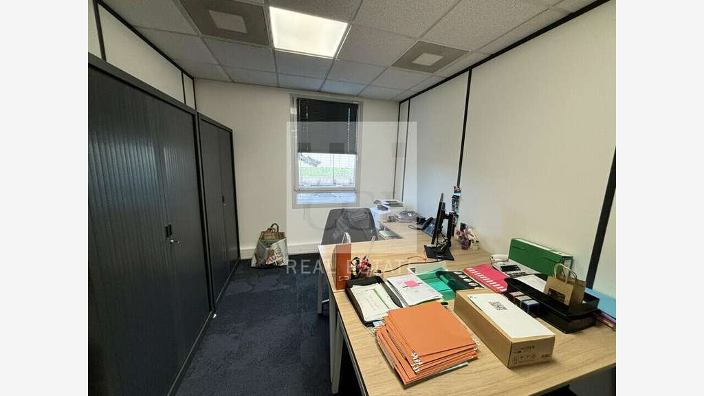 Bureaux 316m² RDC à louer à Bron Parc du Chêne