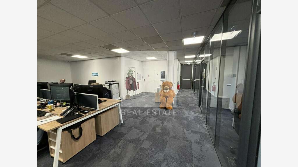 Bureaux 316m² RDC à louer à Bron Parc du Chêne