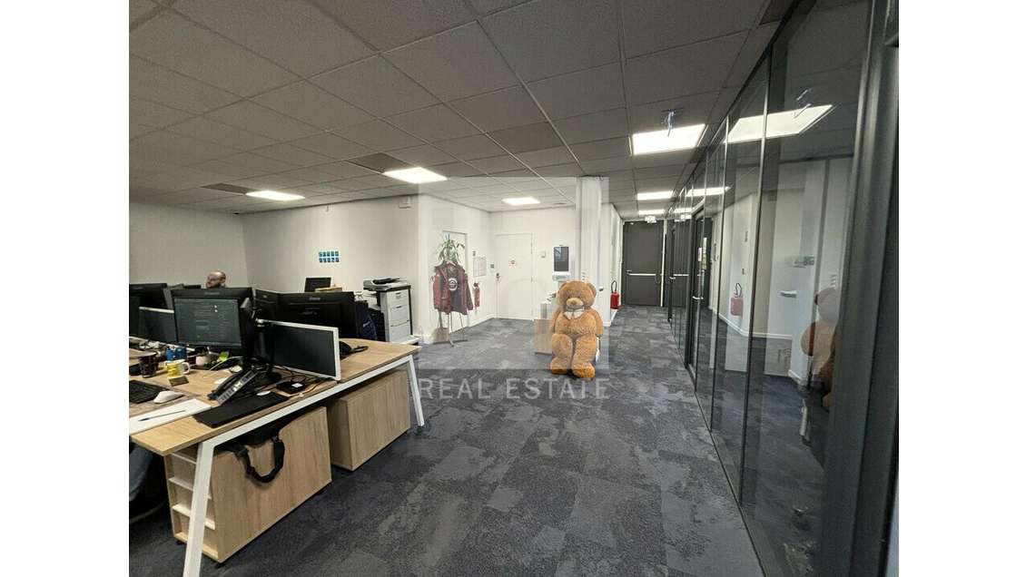 Bureaux 316m² RDC à louer à Bron Parc du Chêne