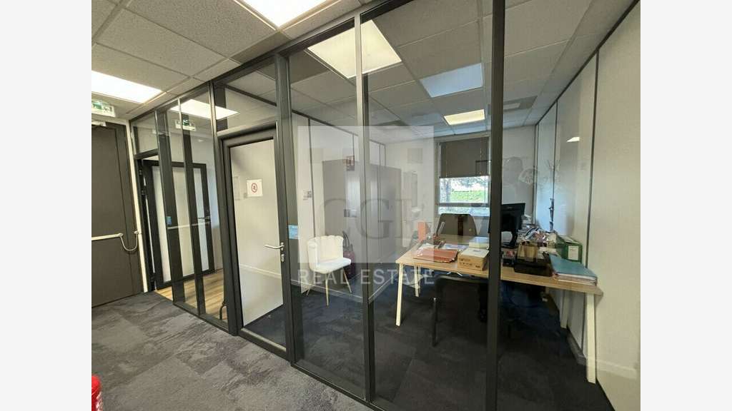 Bureaux 316m² RDC à louer à Bron Parc du Chêne