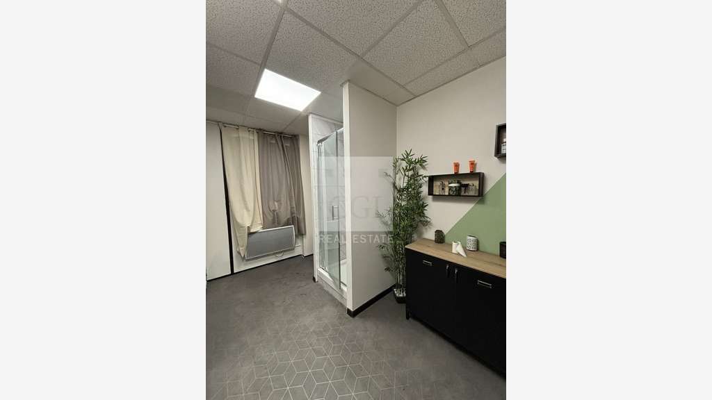 Bureaux aménagés 318m² à louer à Bron