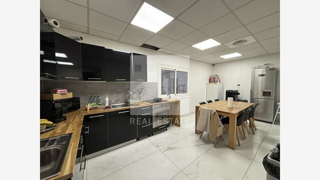 Bureaux aménagés 318m² à louer à Bron