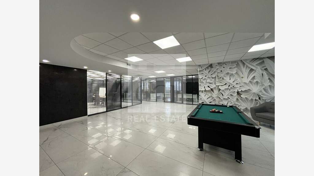 Bureaux aménagés 318m² à louer à Bron