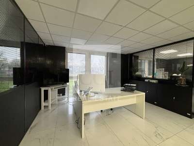 Bureaux aménagés 318m² à louer à Bron 