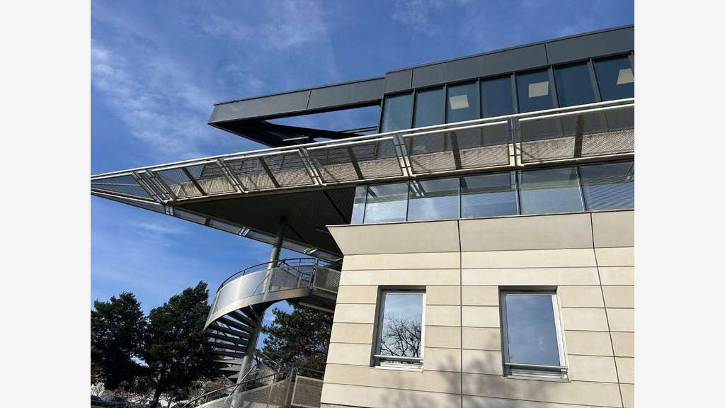 A louer bureaux dans parc du Chêne à Bron