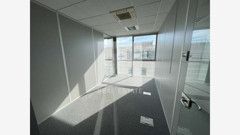 Bureaux à partir de 100m² à louer à Bron