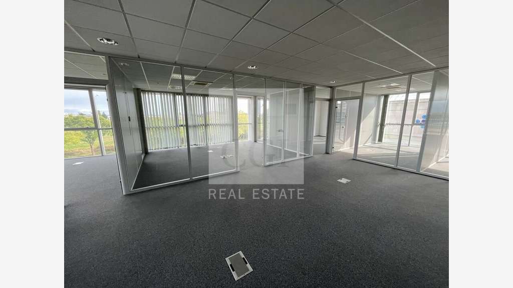 Bureaux à partir de 100m² à louer à Bron