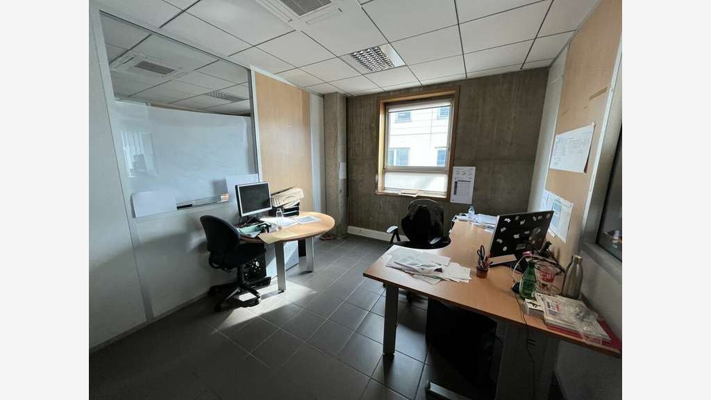 Bureaux à partir de 100m² à louer à Bron