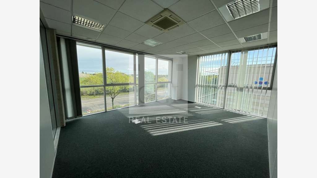 Bureaux à partir de 100m² à louer à Bron