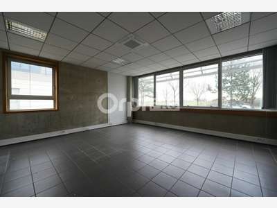 Bureaux à louer 238m² divisible à Bron