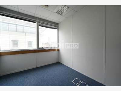 Bureaux à louer 238m² divisible à Bron