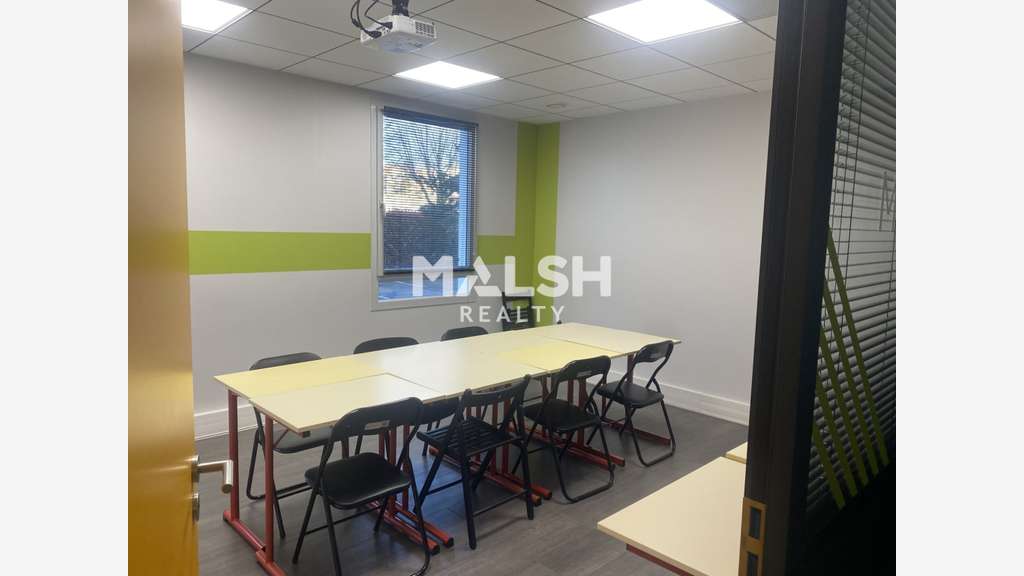 A louer bureaux neufs 175,60m² RDC à Bron