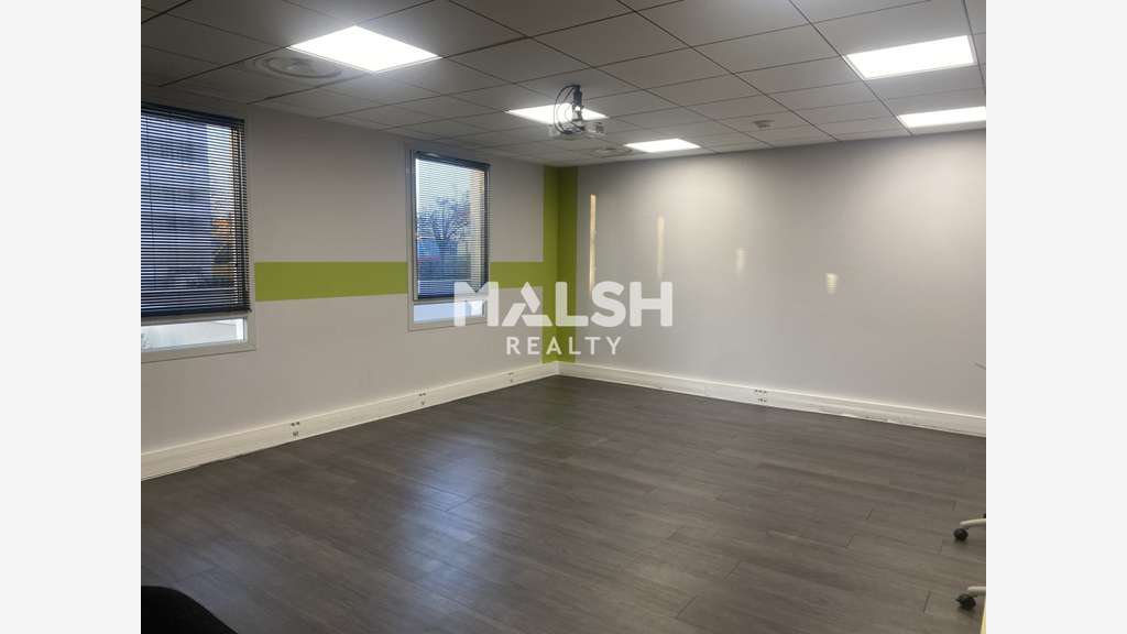 A louer bureaux neufs 175,60m² RDC à Bron