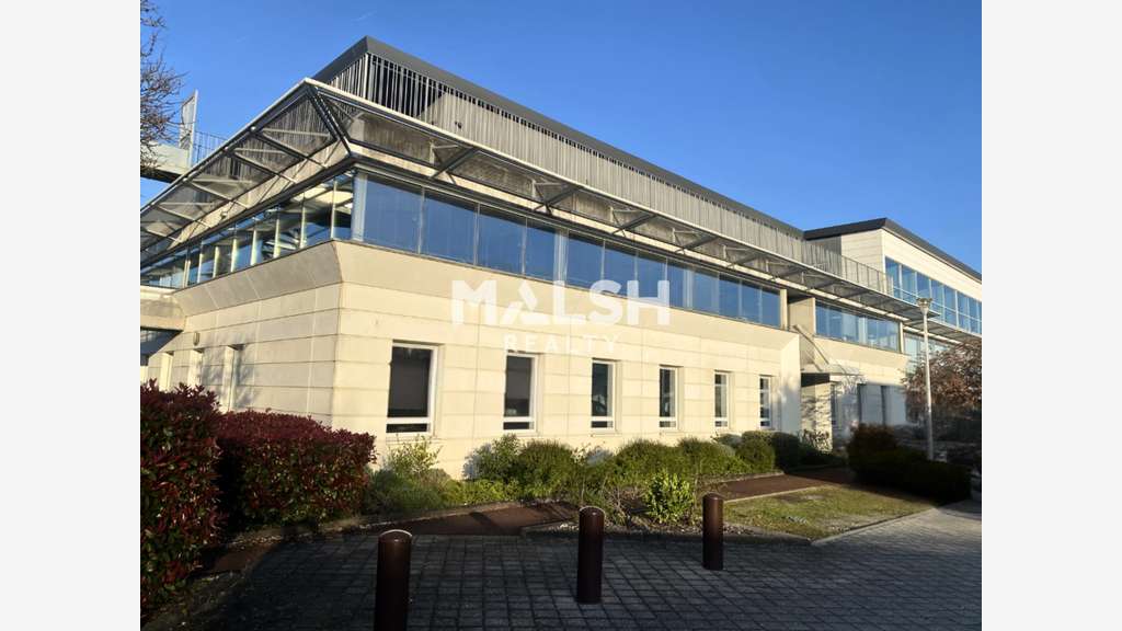 A louer bureaux neufs 175,60m² RDC à Bron