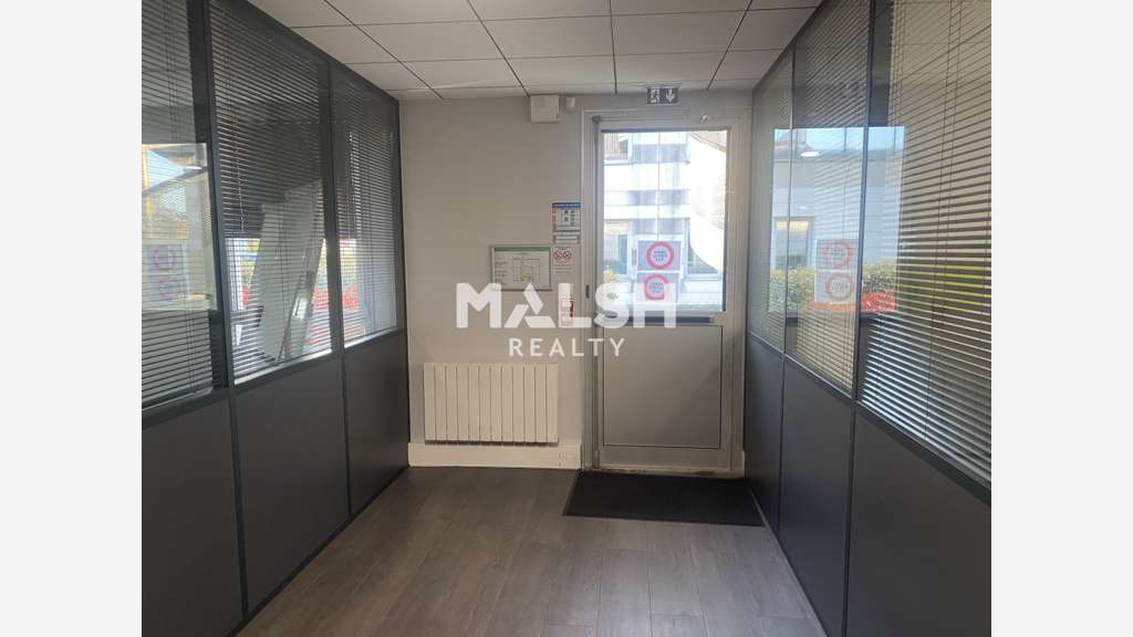 A louer bureaux neufs 175,60m² RDC à Bron