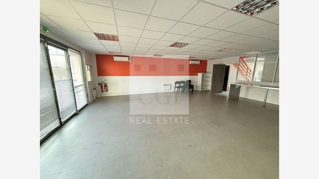 Bureaux en bon état et climatisés à louer à Bron 