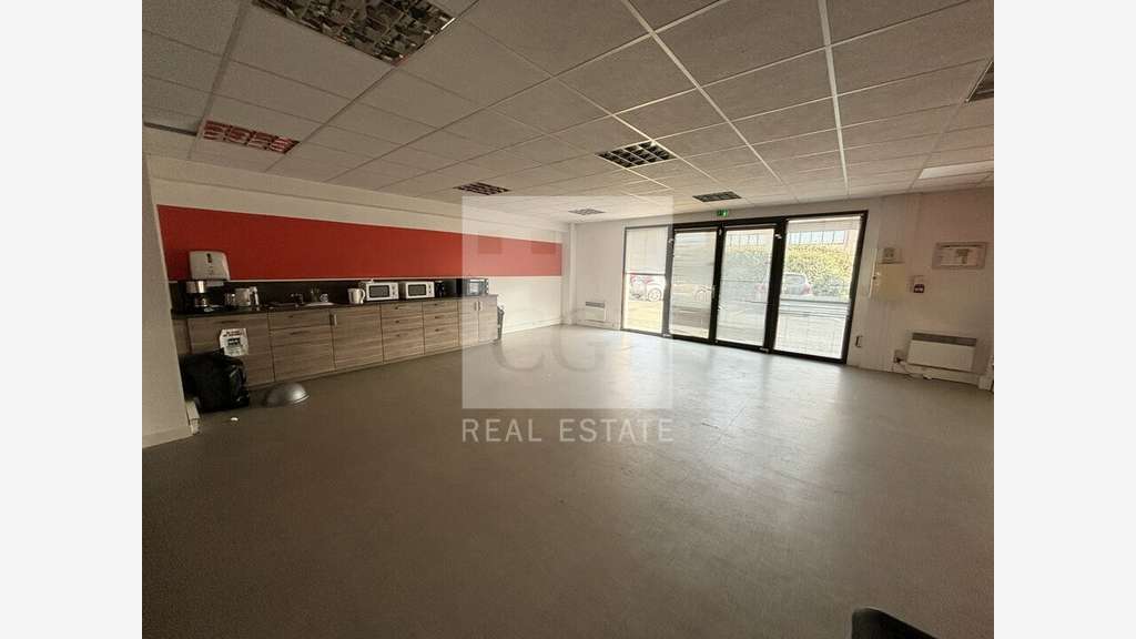 Bureaux en bon état et climatisés à louer à Bron 